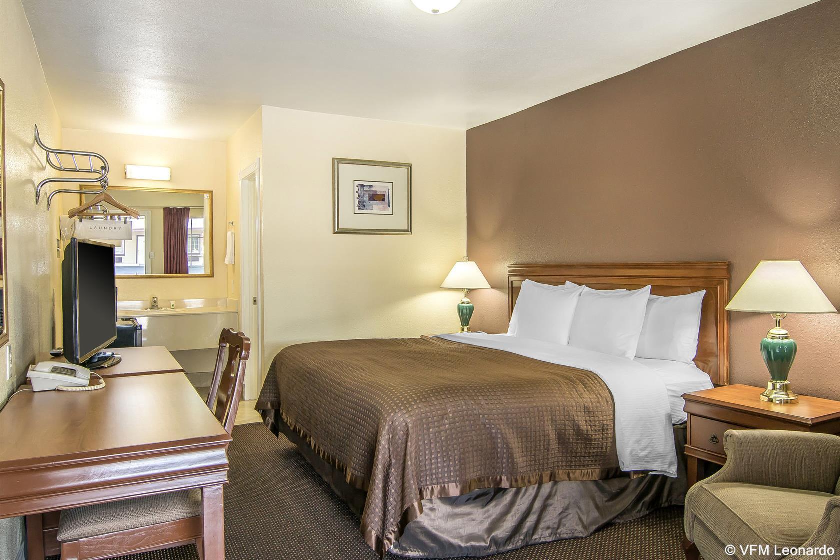 Rodeway Inn Medford South I-5 Exterior photo